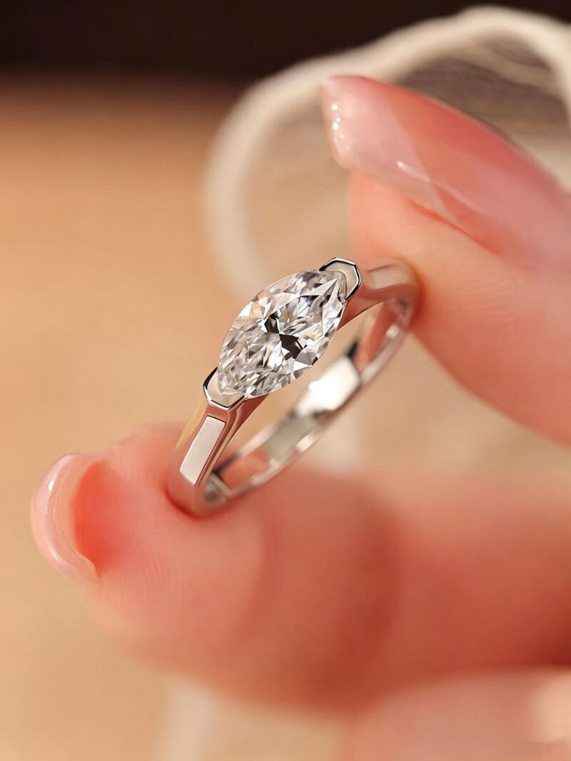 Angel Eye Moissanite Silver Ring, 1 Carat